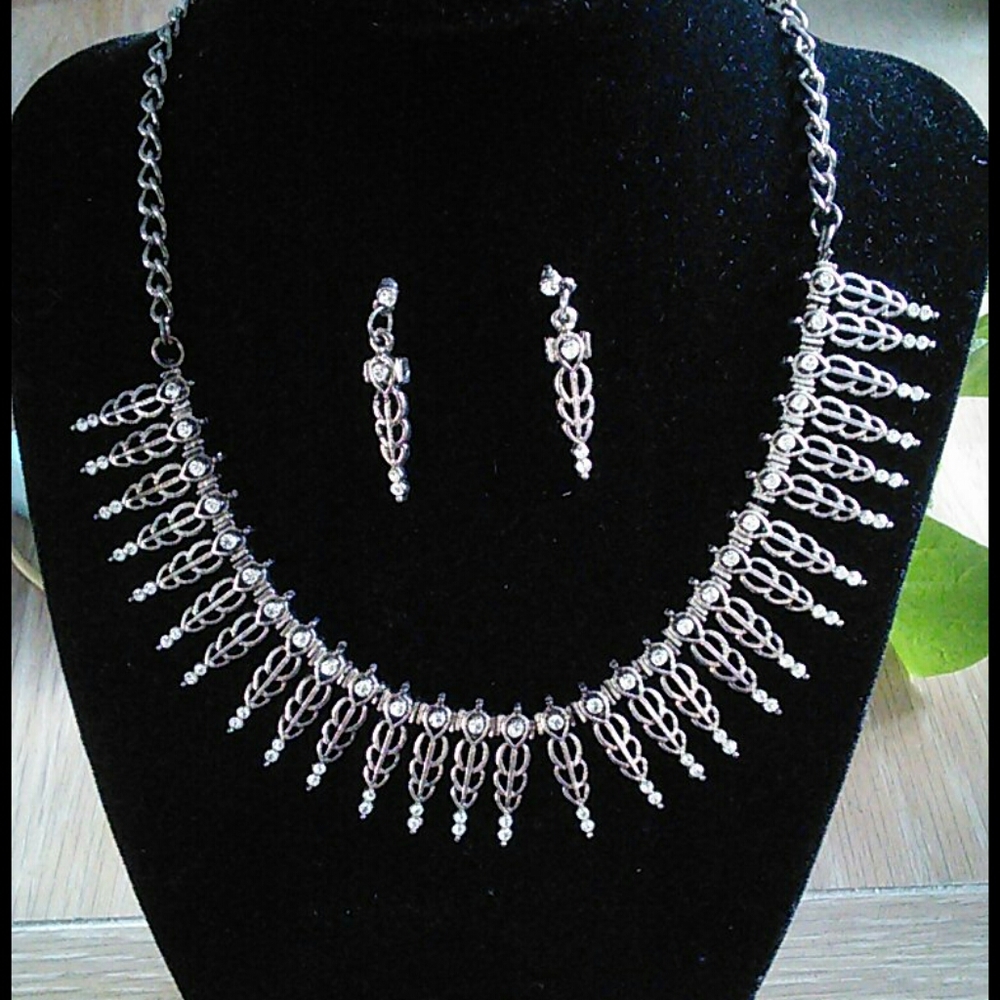 Indian style necklace/ earrings
